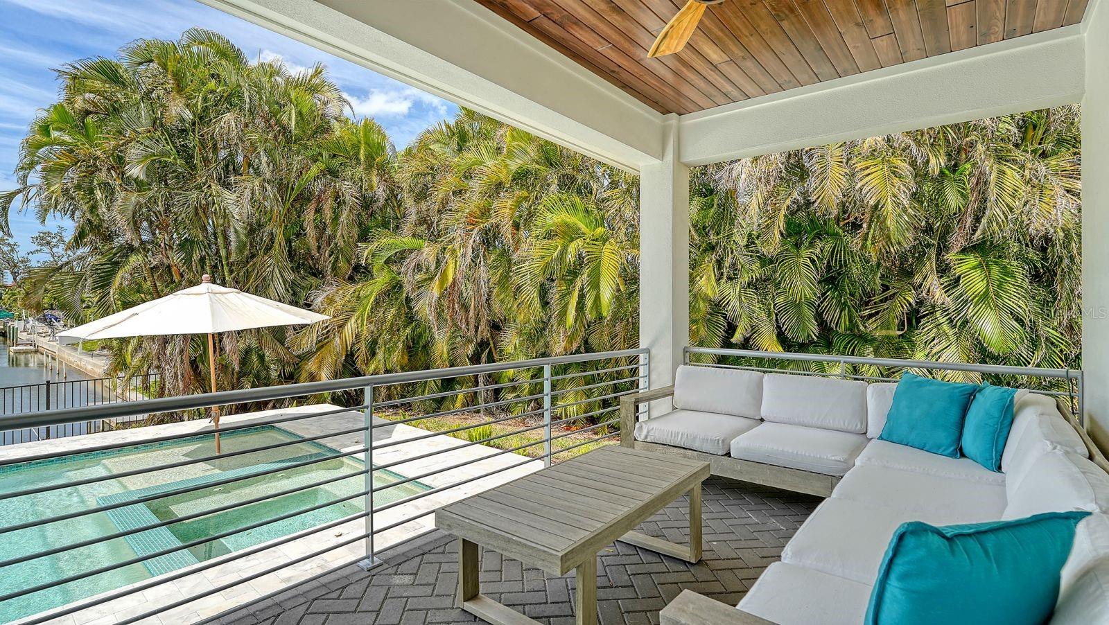 Listing photo id 26 for 6136 Hollywood Boulevard