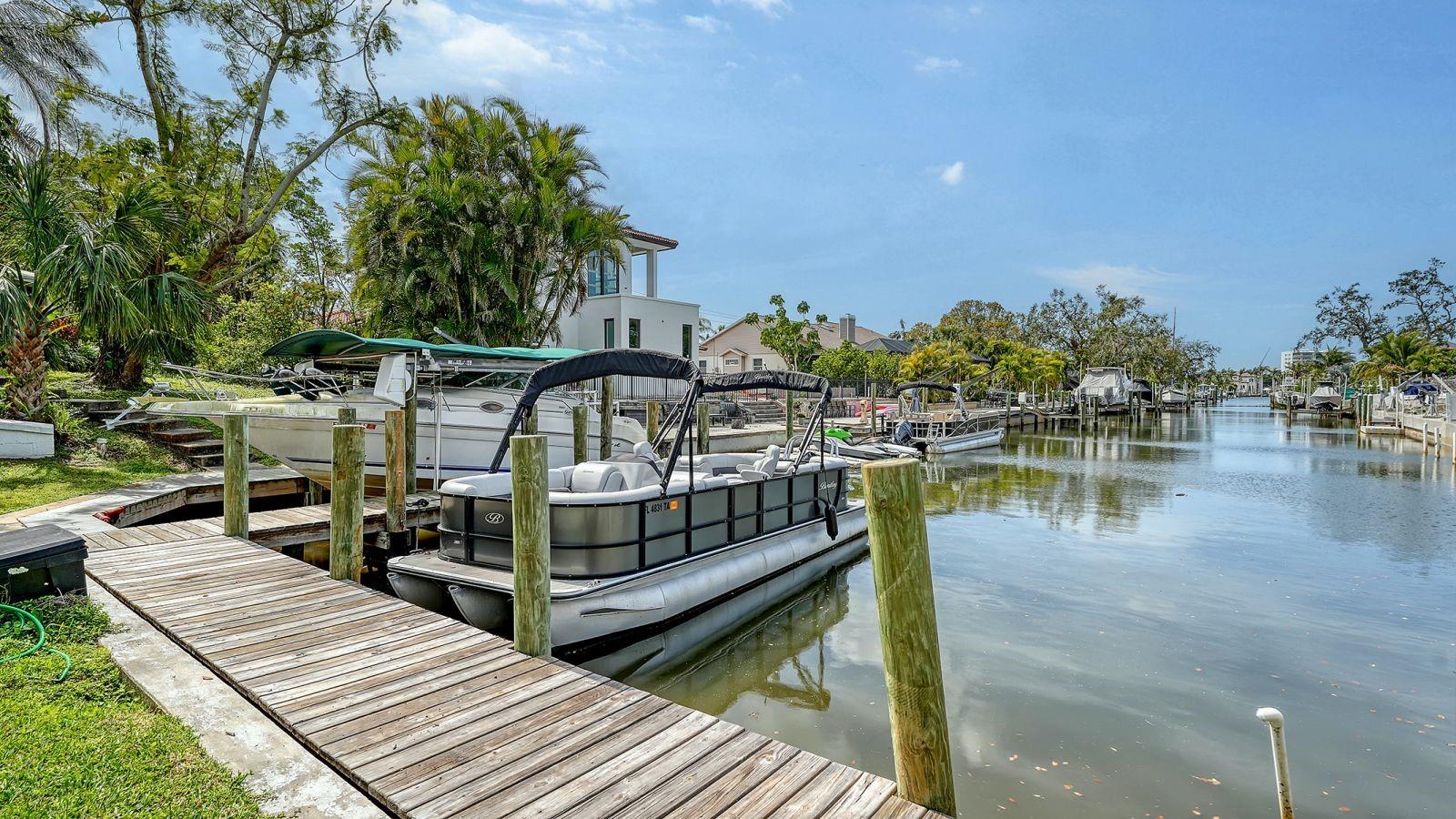 Listing photo id 30 for 6136 Hollywood Boulevard