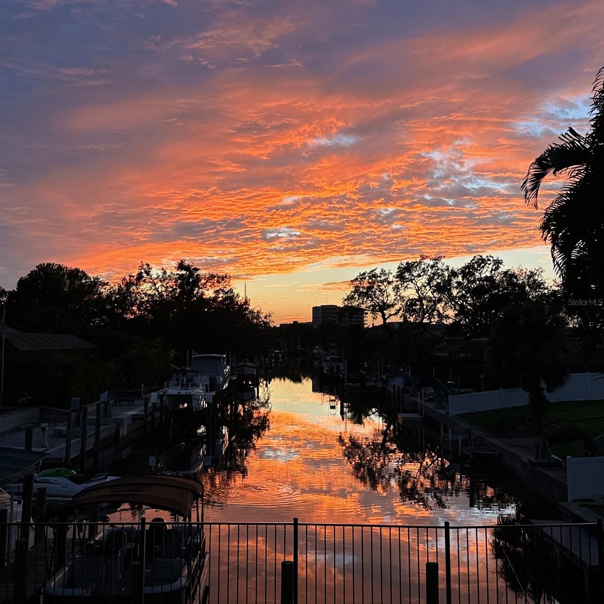 Listing photo id 33 for 6136 Hollywood Boulevard