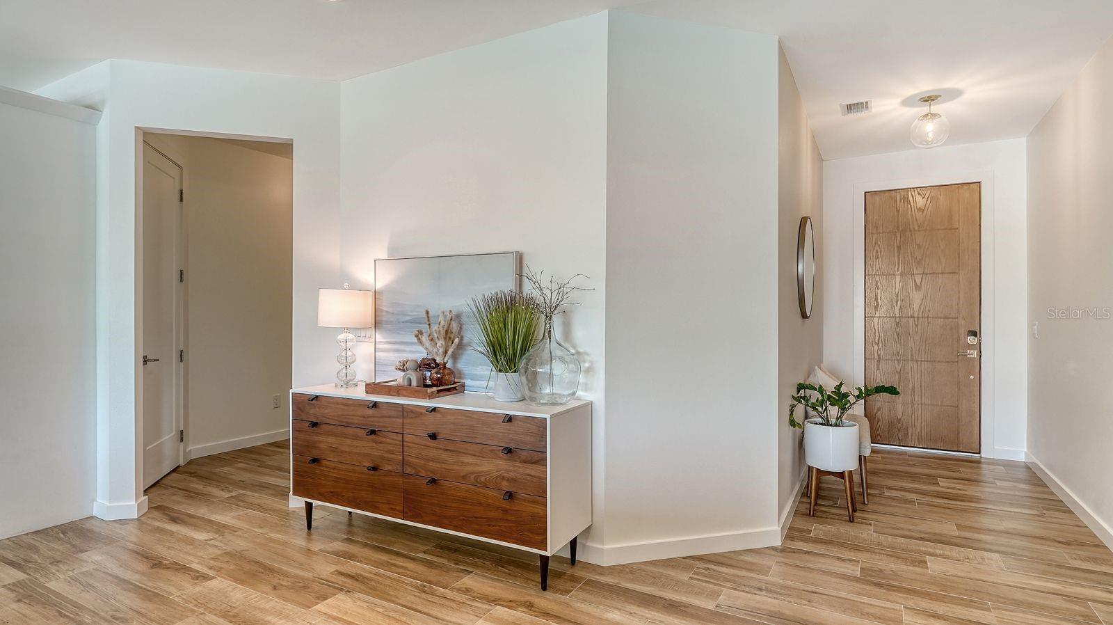 Listing photo id 3 for 6136 Hollywood Boulevard