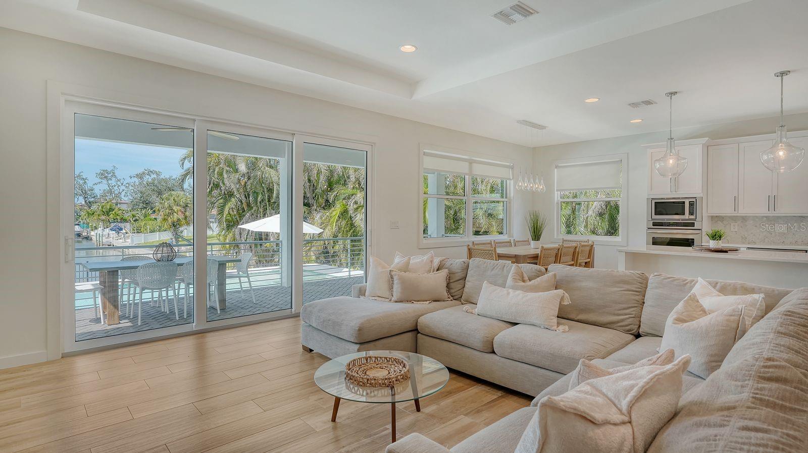 Listing photo id 5 for 6136 Hollywood Boulevard