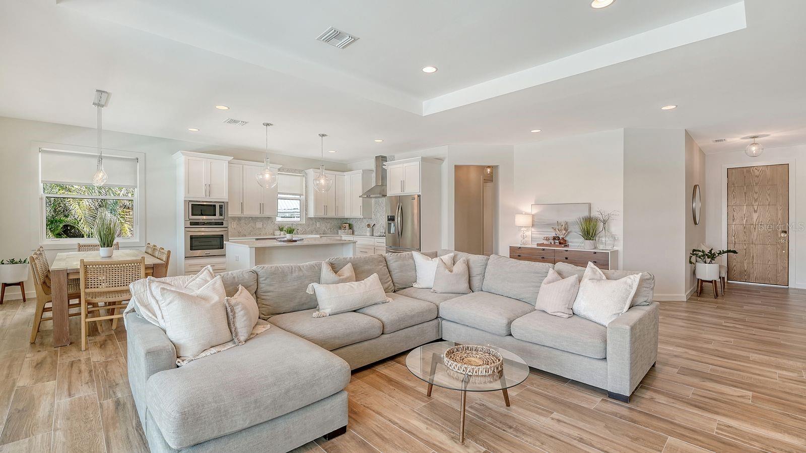 Listing photo id 6 for 6136 Hollywood Boulevard