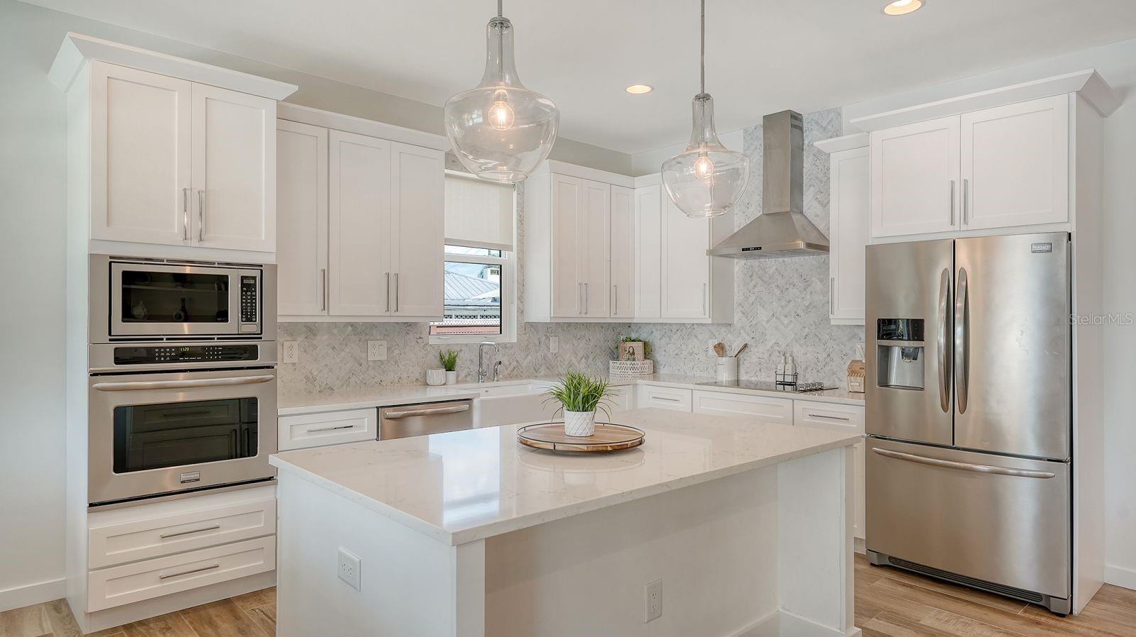 Listing photo id 7 for 6136 Hollywood Boulevard