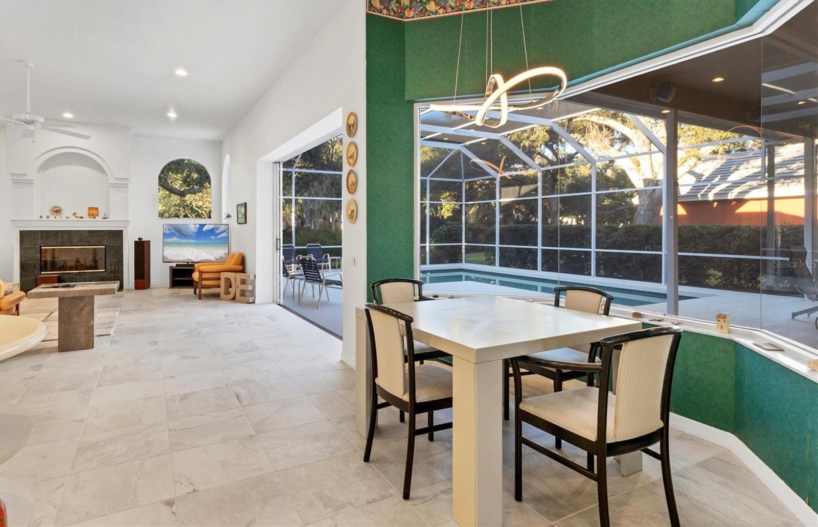 Image 11 of 39 For 8576 Woodbriar Drive