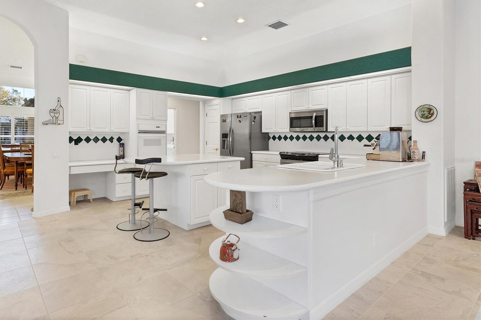 Image 12 of 39 For 8576 Woodbriar Drive