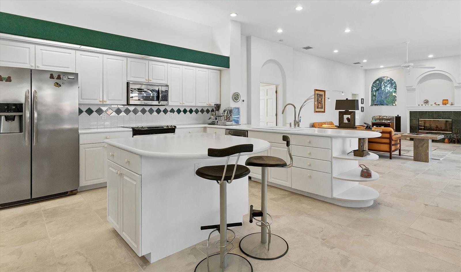 Image 13 of 39 For 8576 Woodbriar Drive