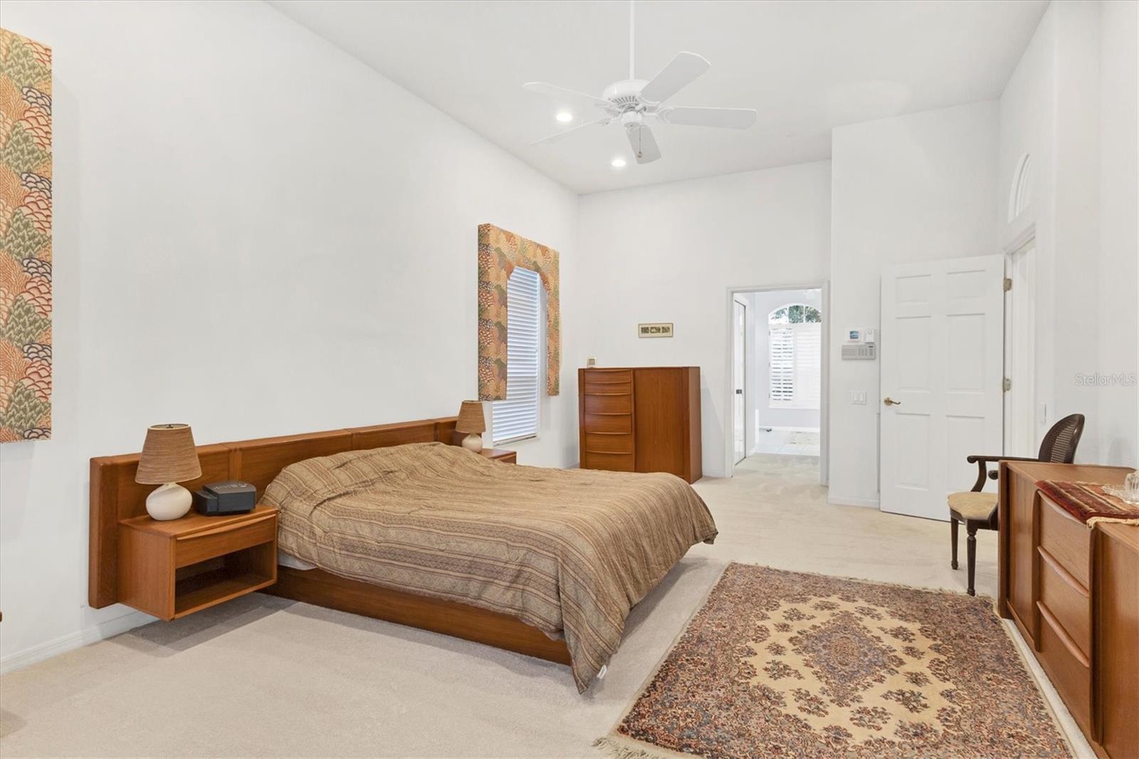 Image 16 of 39 For 8576 Woodbriar Drive