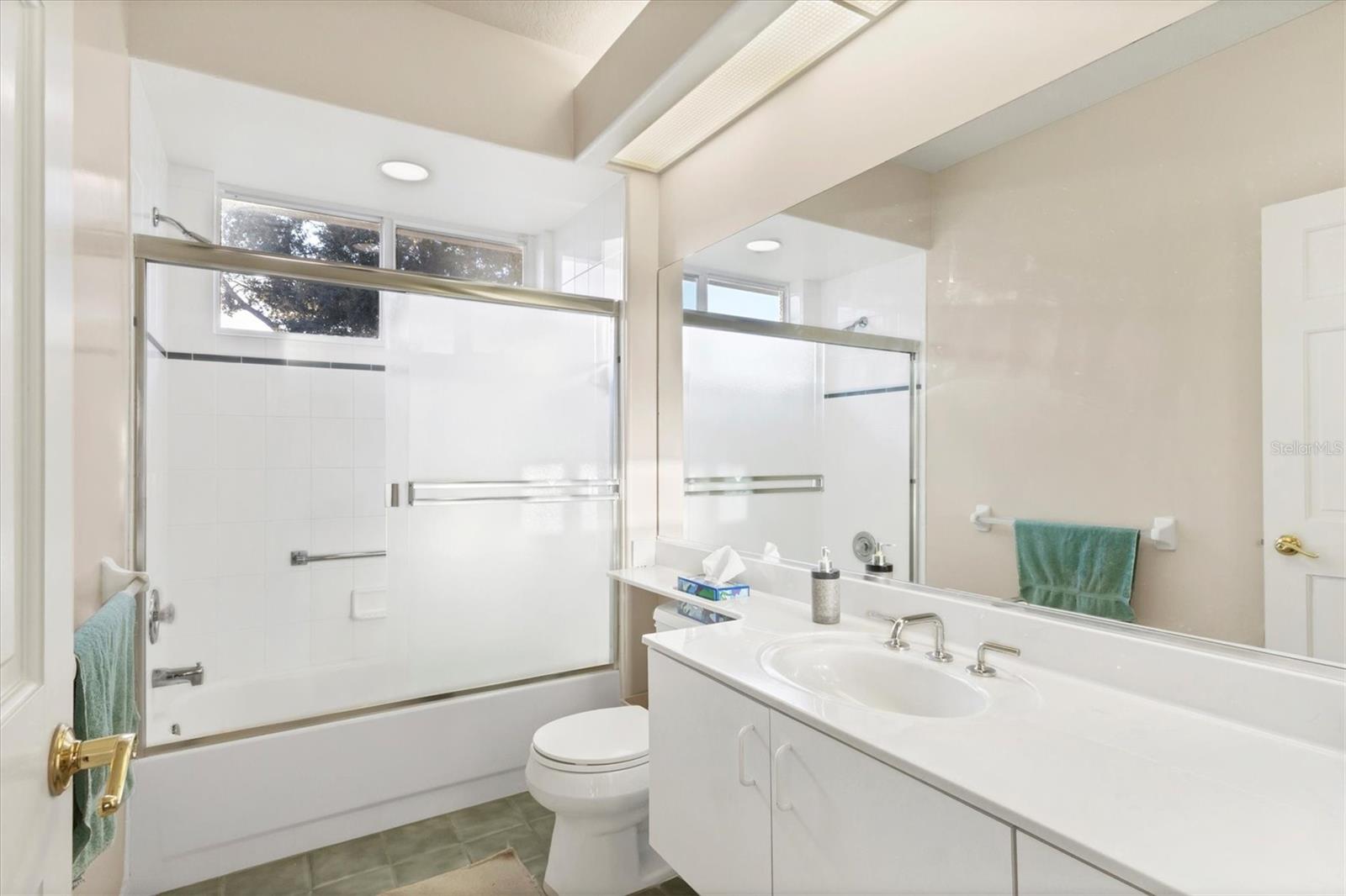 Image 19 of 39 For 8576 Woodbriar Drive