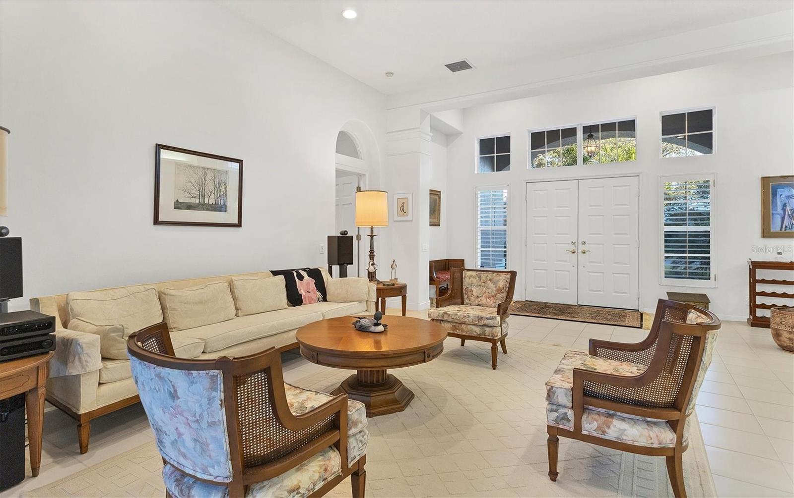 Image 4 of 39 For 8576 Woodbriar Drive