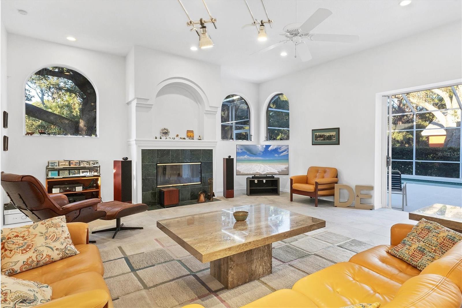 Image 8 of 39 For 8576 Woodbriar Drive