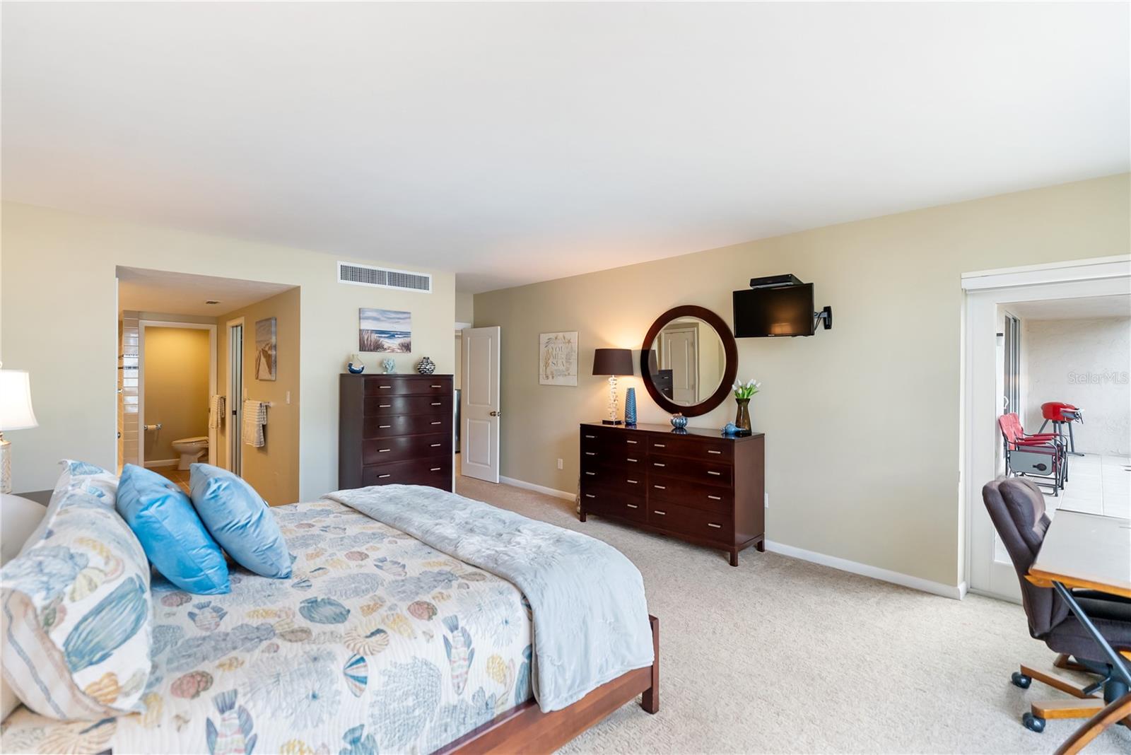 Image 32 of 94 For 1212 Benjamin Franklin Drive 206