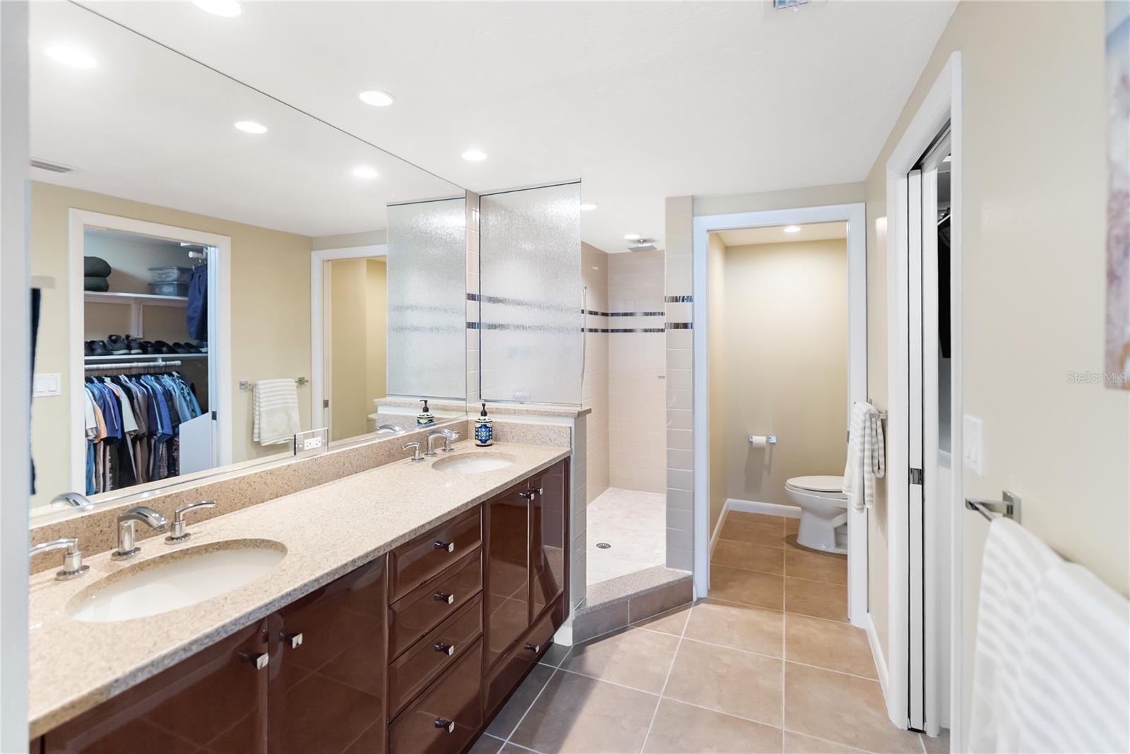 Image 33 of 94 For 1212 Benjamin Franklin Drive 206