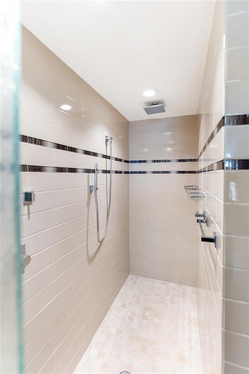 Image 36 of 94 For 1212 Benjamin Franklin Drive 206