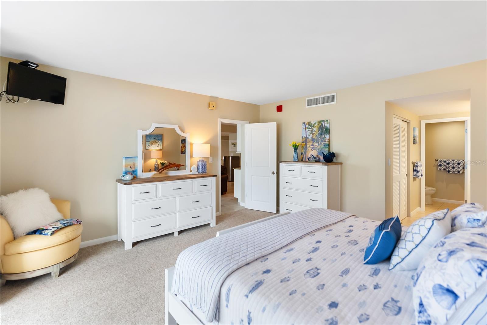 Image 38 of 94 For 1212 Benjamin Franklin Drive 206