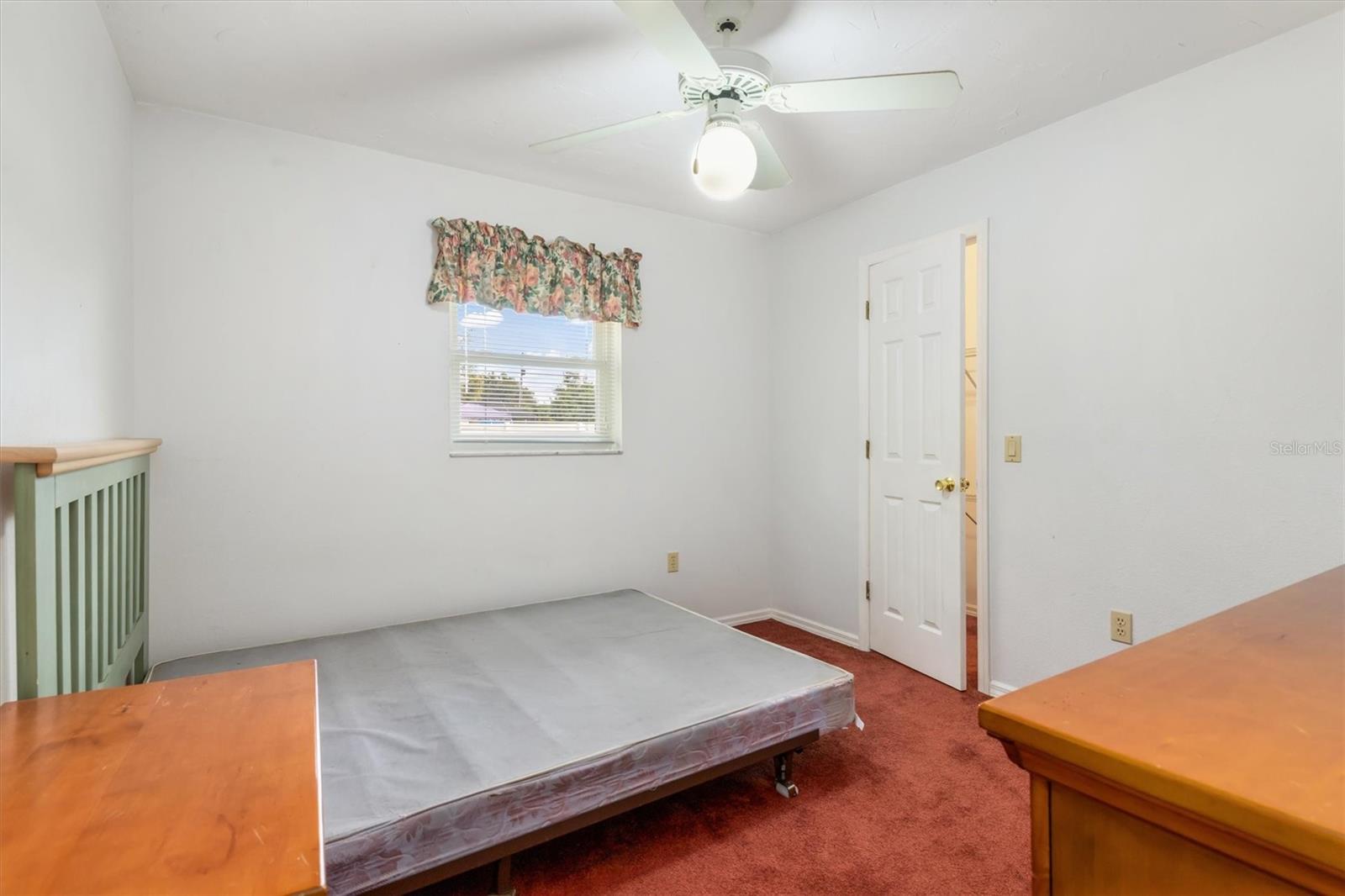 Image 17 of 34 For 11869 Newgate Avenue