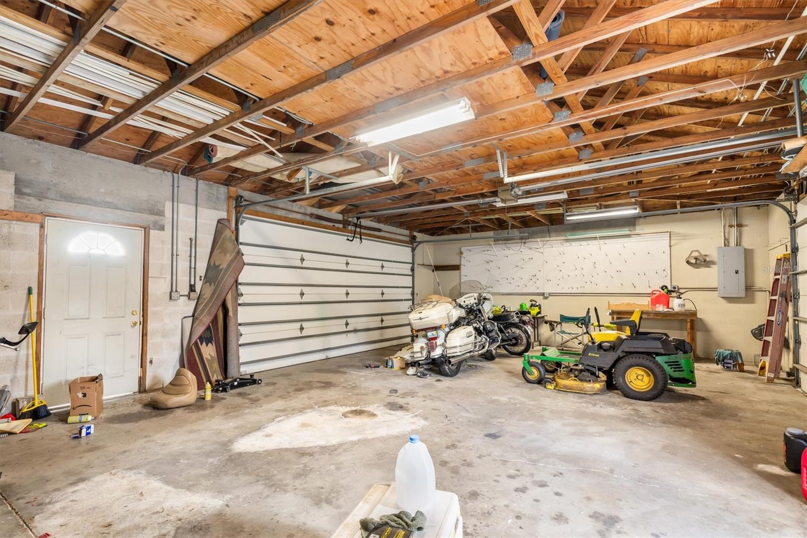 Image 23 of 34 For 11869 Newgate Avenue