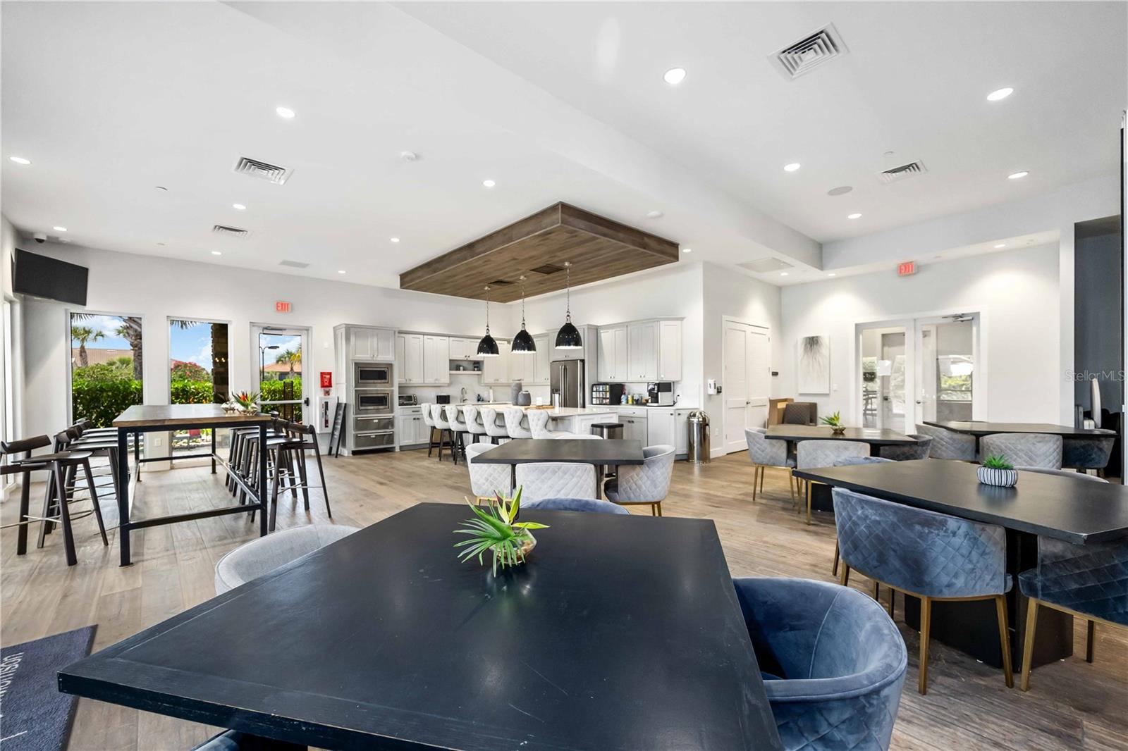 Image 32 of 72 For 13608 Messina Loop 202