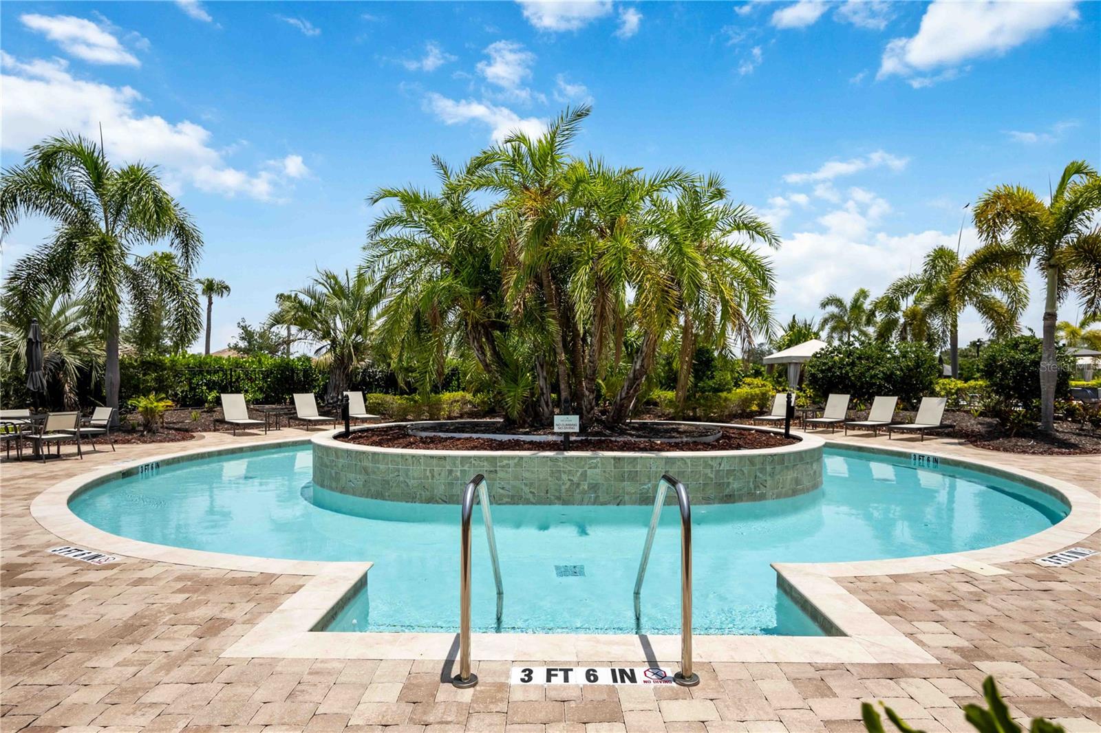 Image 41 of 72 For 13608 Messina Loop 202