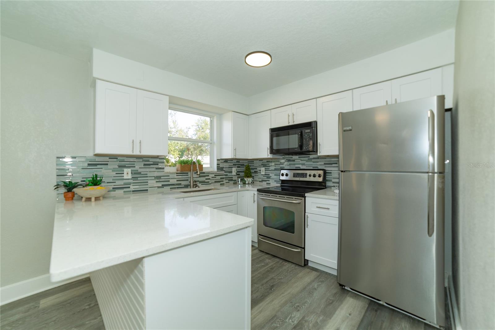 Image 10 of 21 For 1715 17th Avenue W