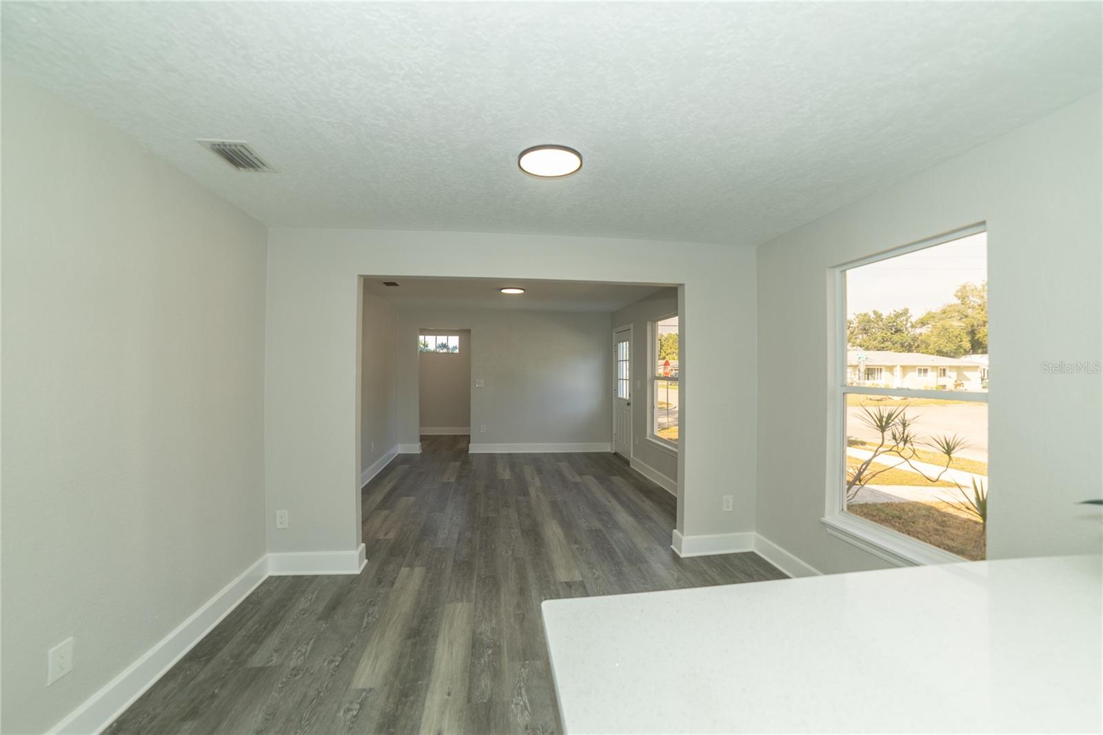 Image 12 of 21 For 1715 17th Avenue W