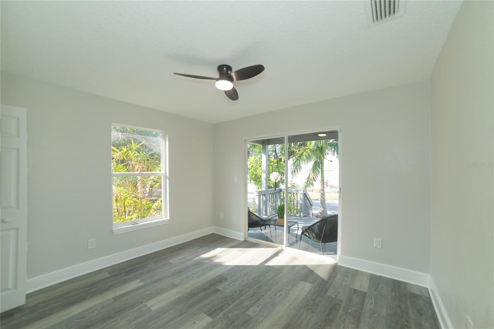 Image 13 of 21 For 1715 17th Avenue W