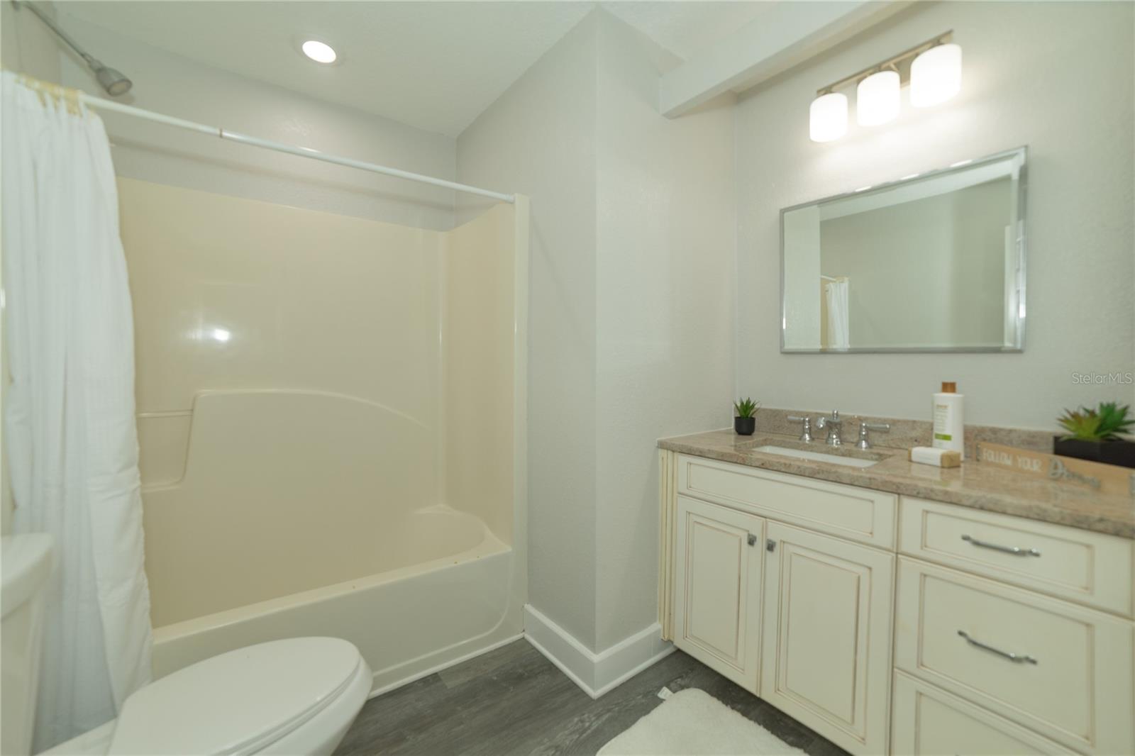 Image 15 of 21 For 1715 17th Avenue W