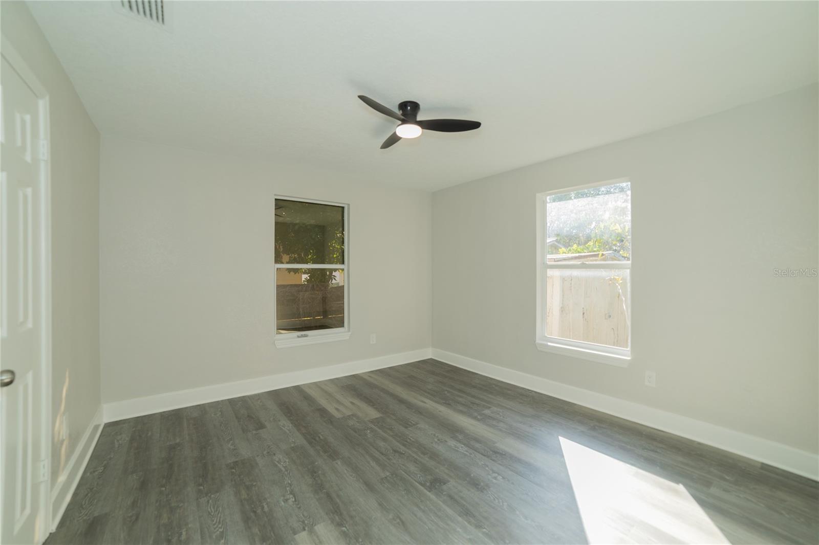 Image 16 of 21 For 1715 17th Avenue W