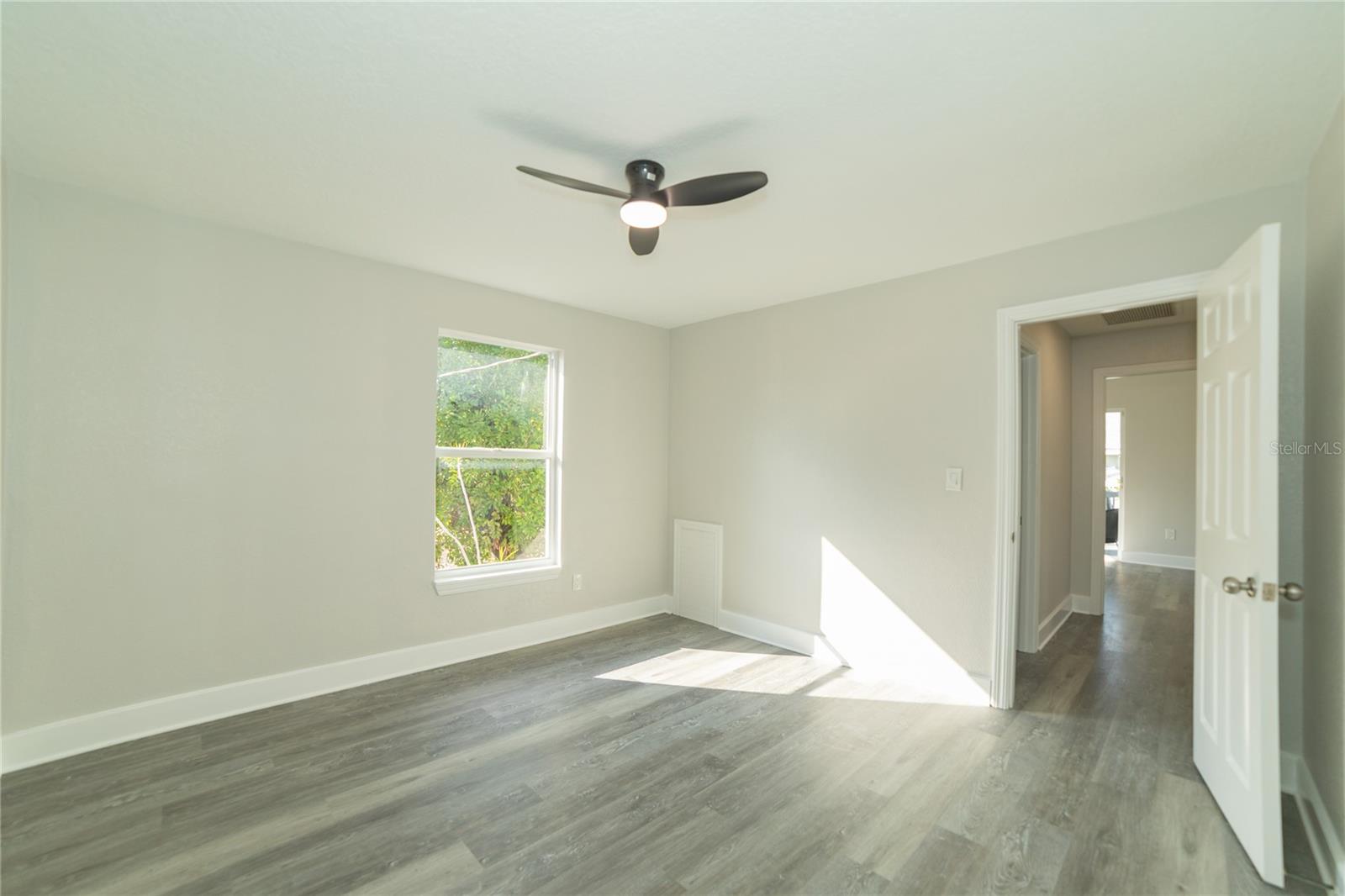 Image 17 of 21 For 1715 17th Avenue W