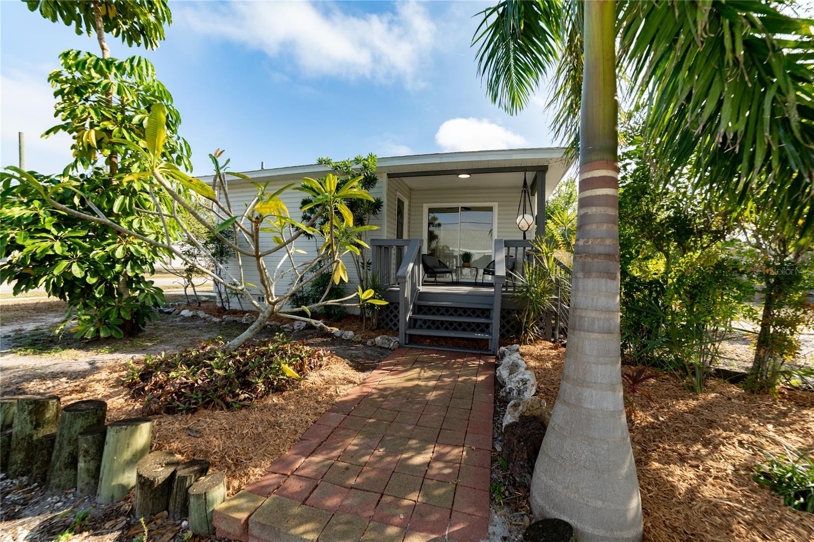 Image 18 of 21 For 1715 17th Avenue W