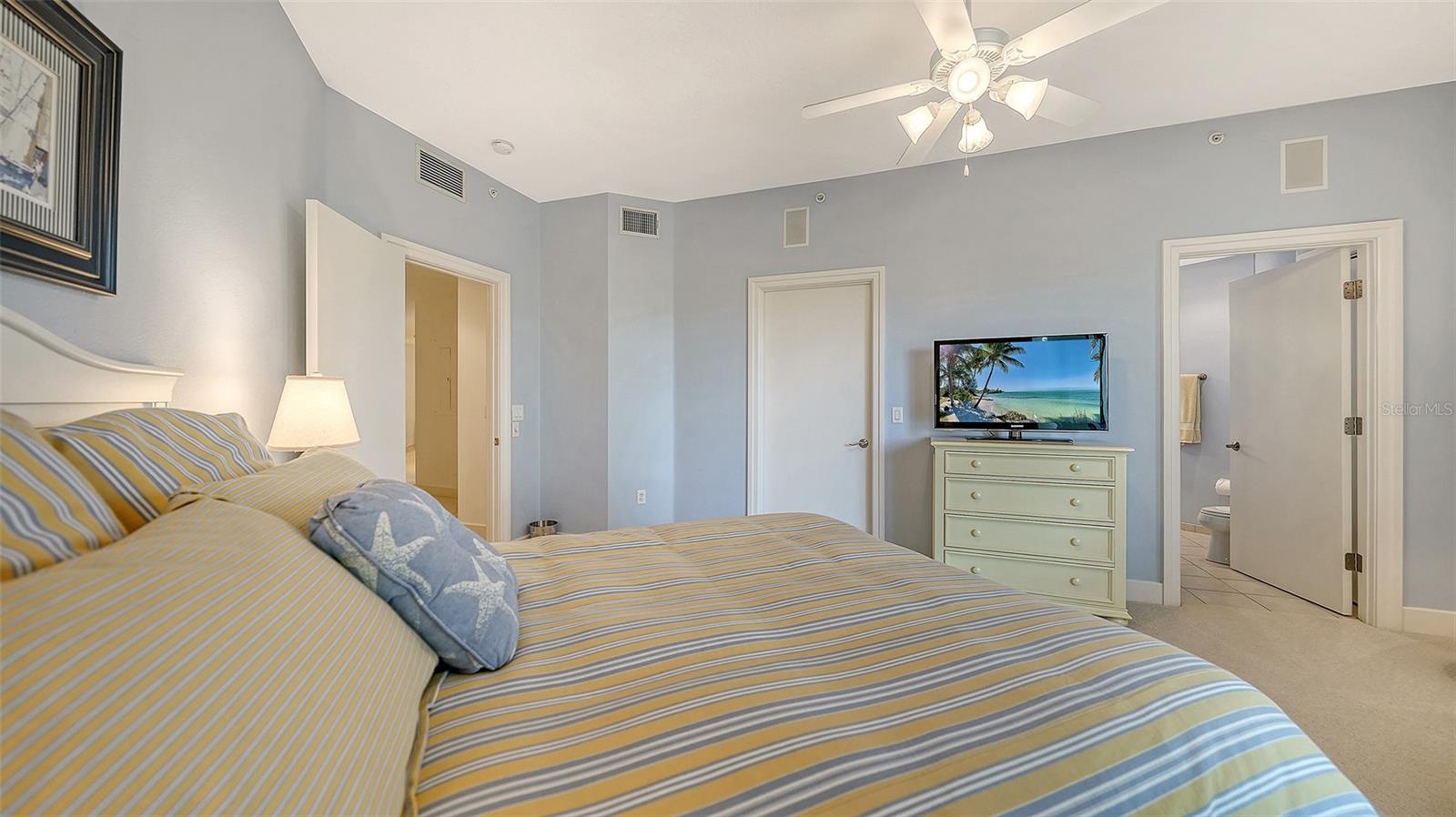 Image 55 of 71 For 4561 Gulf Of Mexico Drive 202