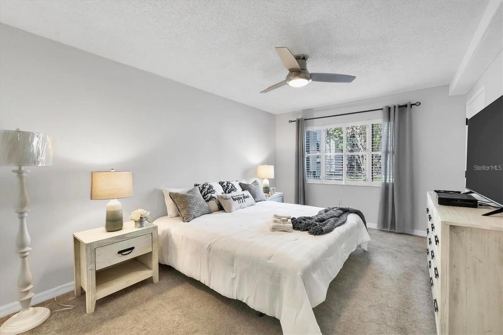 Image 9 of 27 For 1640 Stickney Point Road 40-101