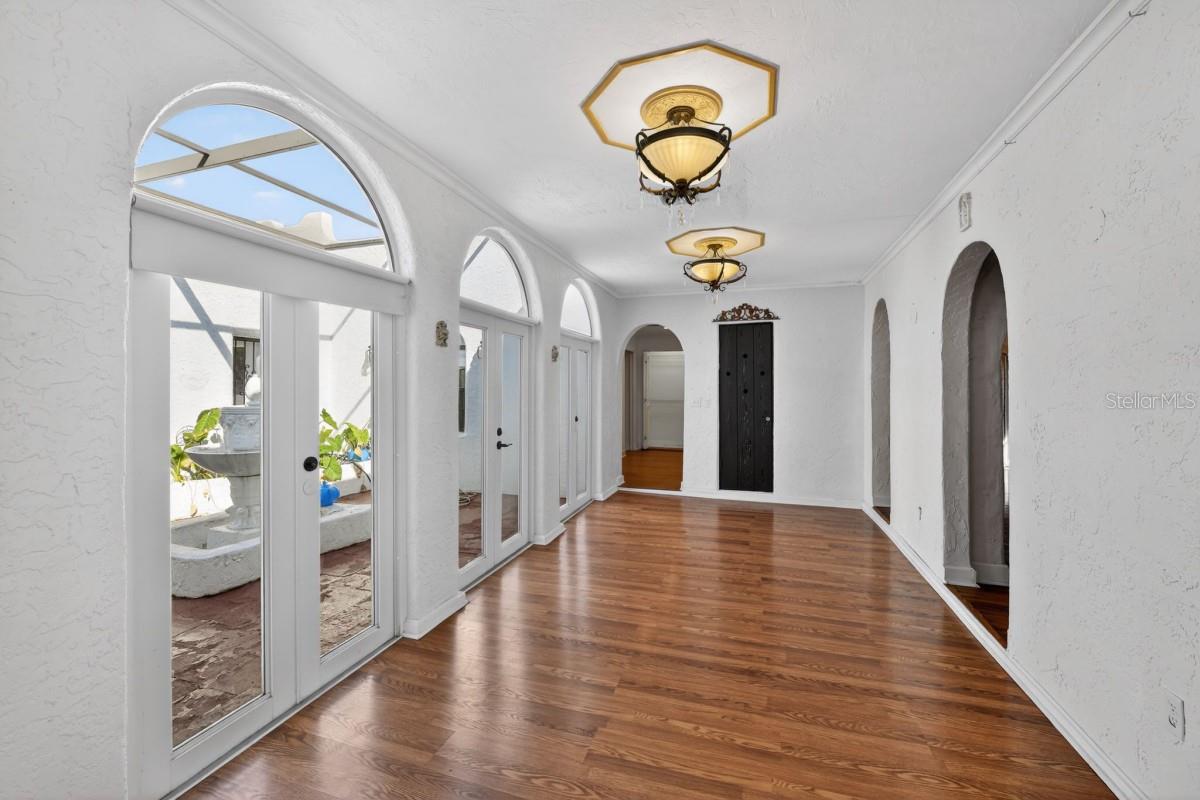 Image 12 of 49 For 328 Sorrento Street