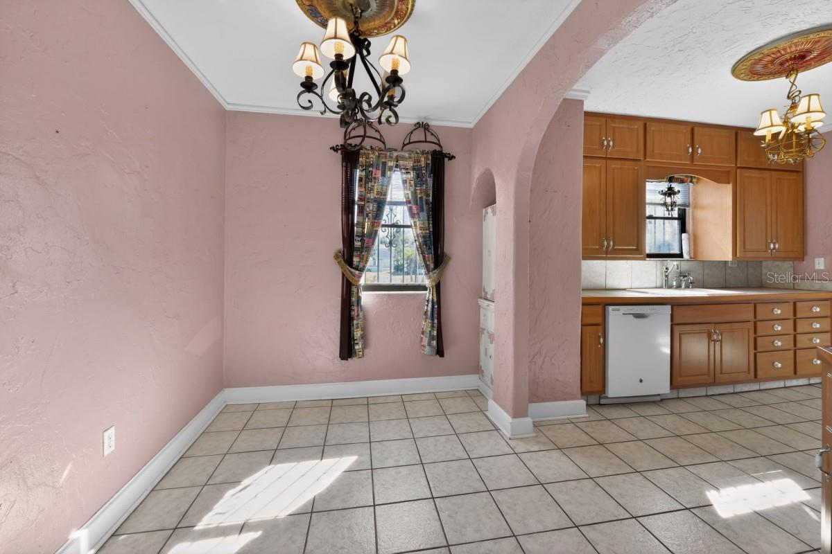 Image 13 of 49 For 328 Sorrento Street