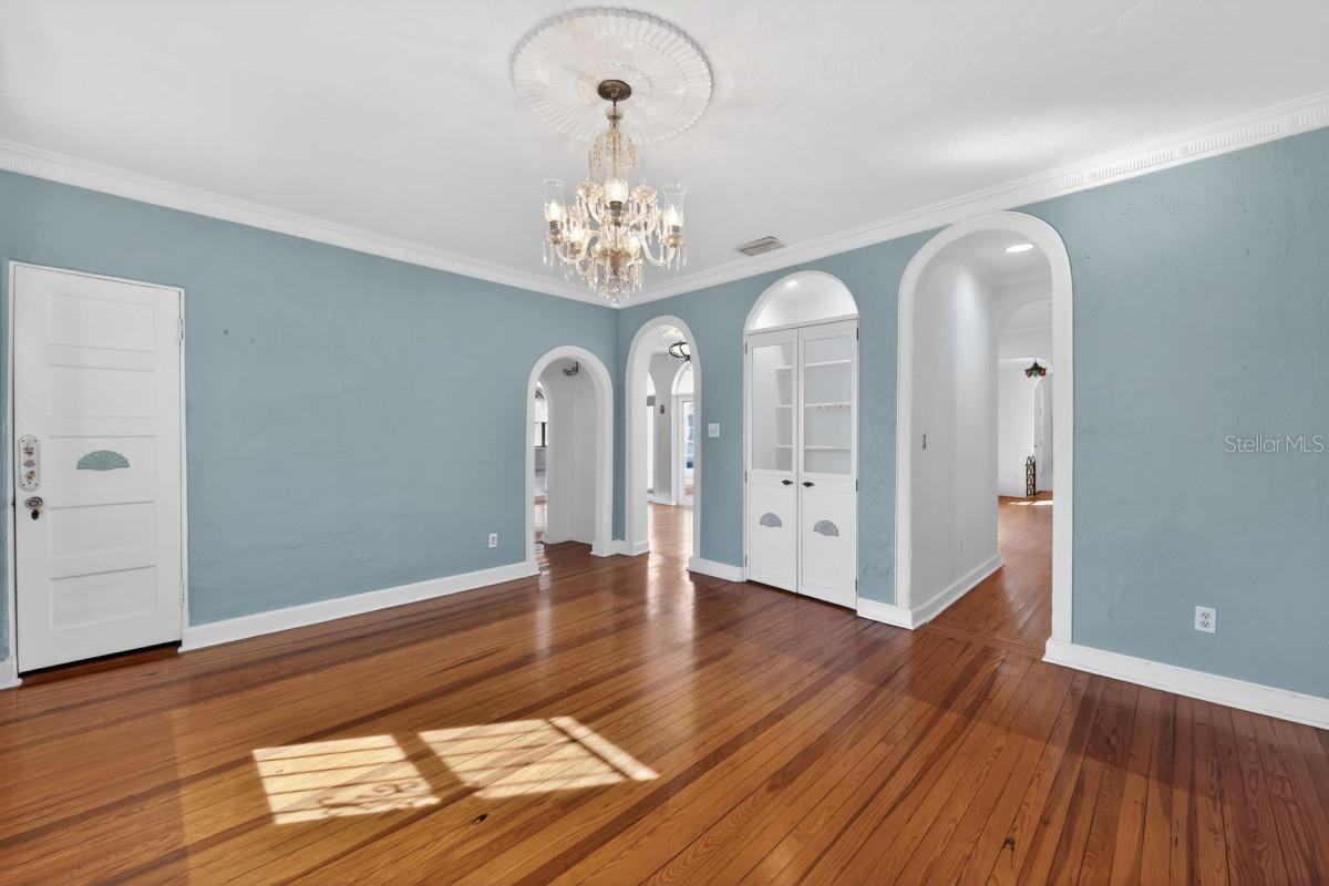 Image 17 of 49 For 328 Sorrento Street