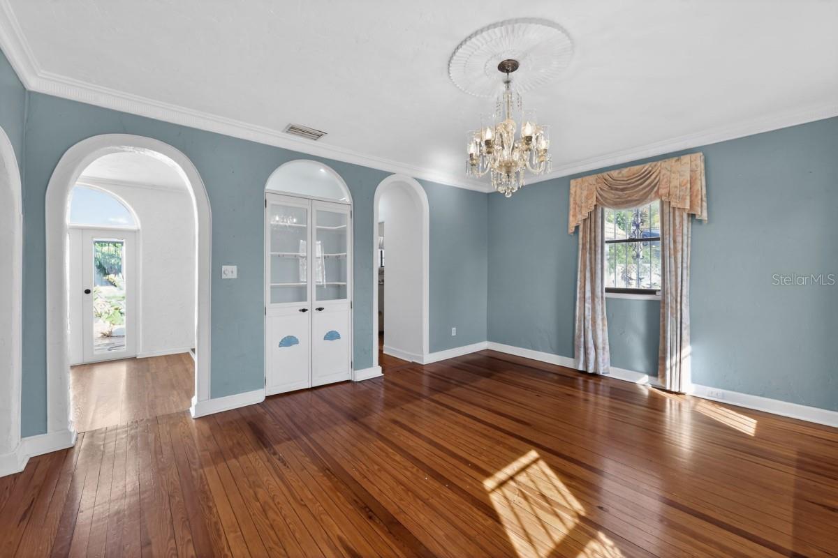 Image 18 of 49 For 328 Sorrento Street