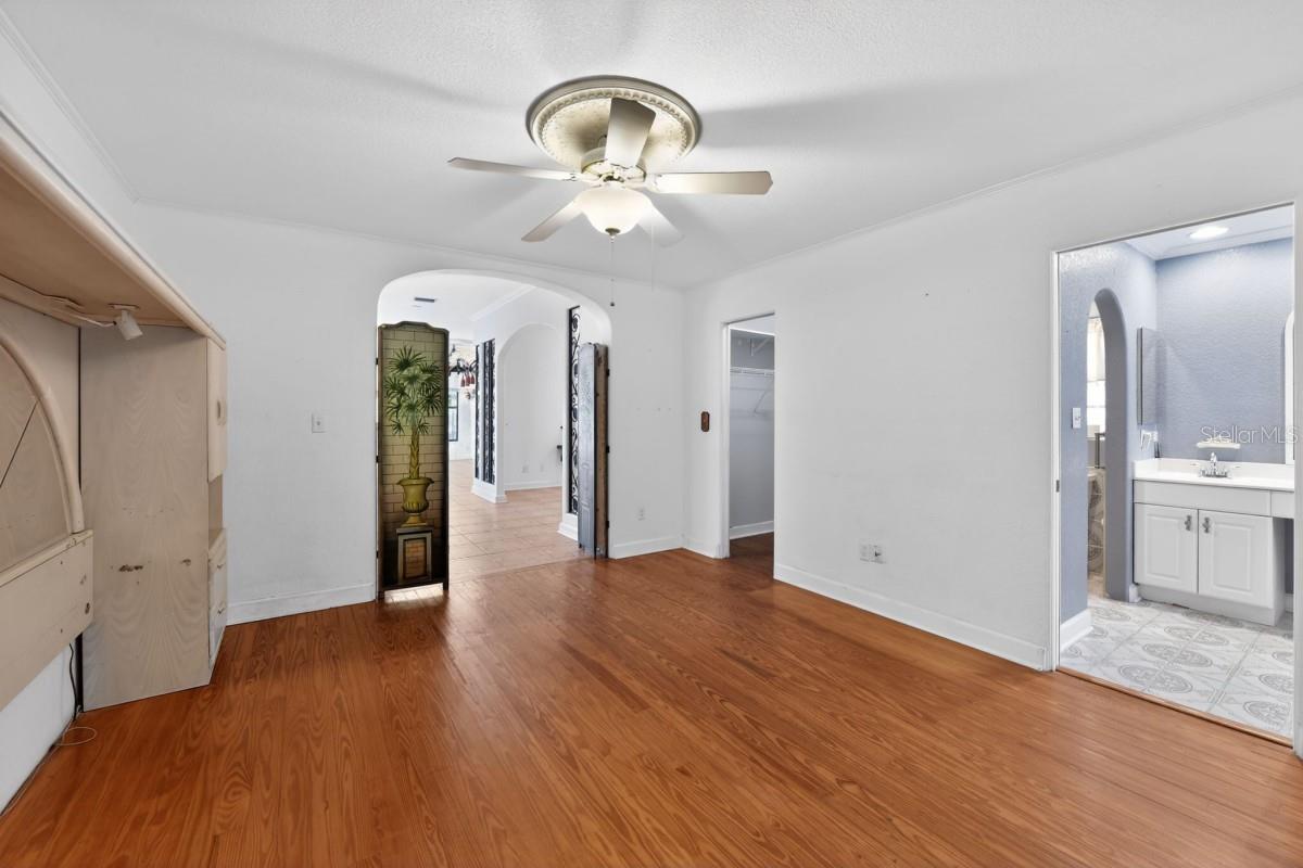 Image 21 of 49 For 328 Sorrento Street