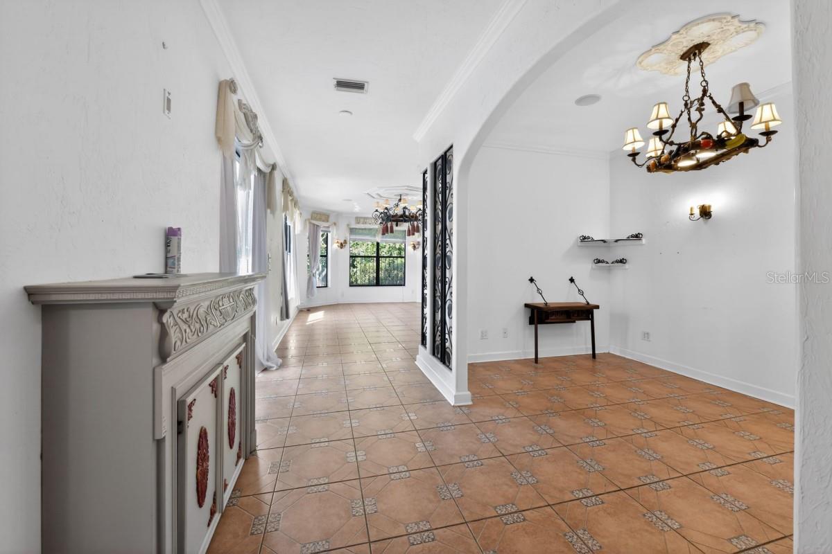 Image 26 of 49 For 328 Sorrento Street