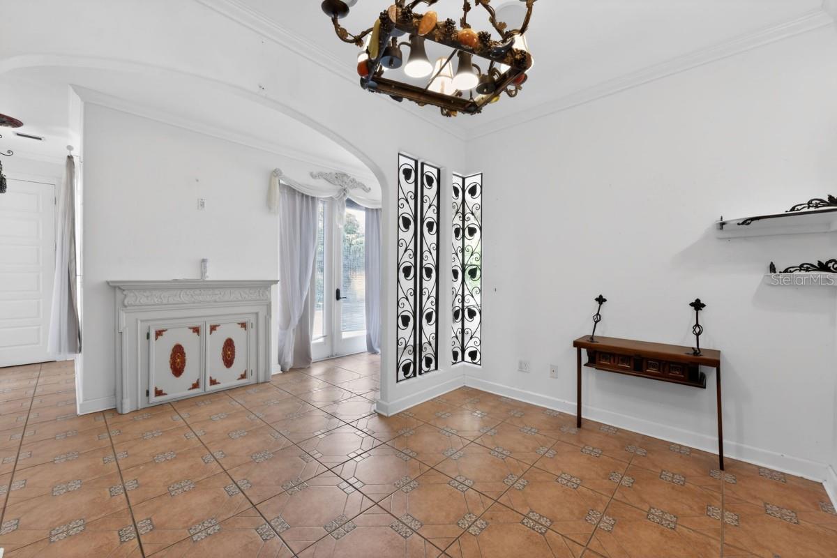 Image 27 of 49 For 328 Sorrento Street