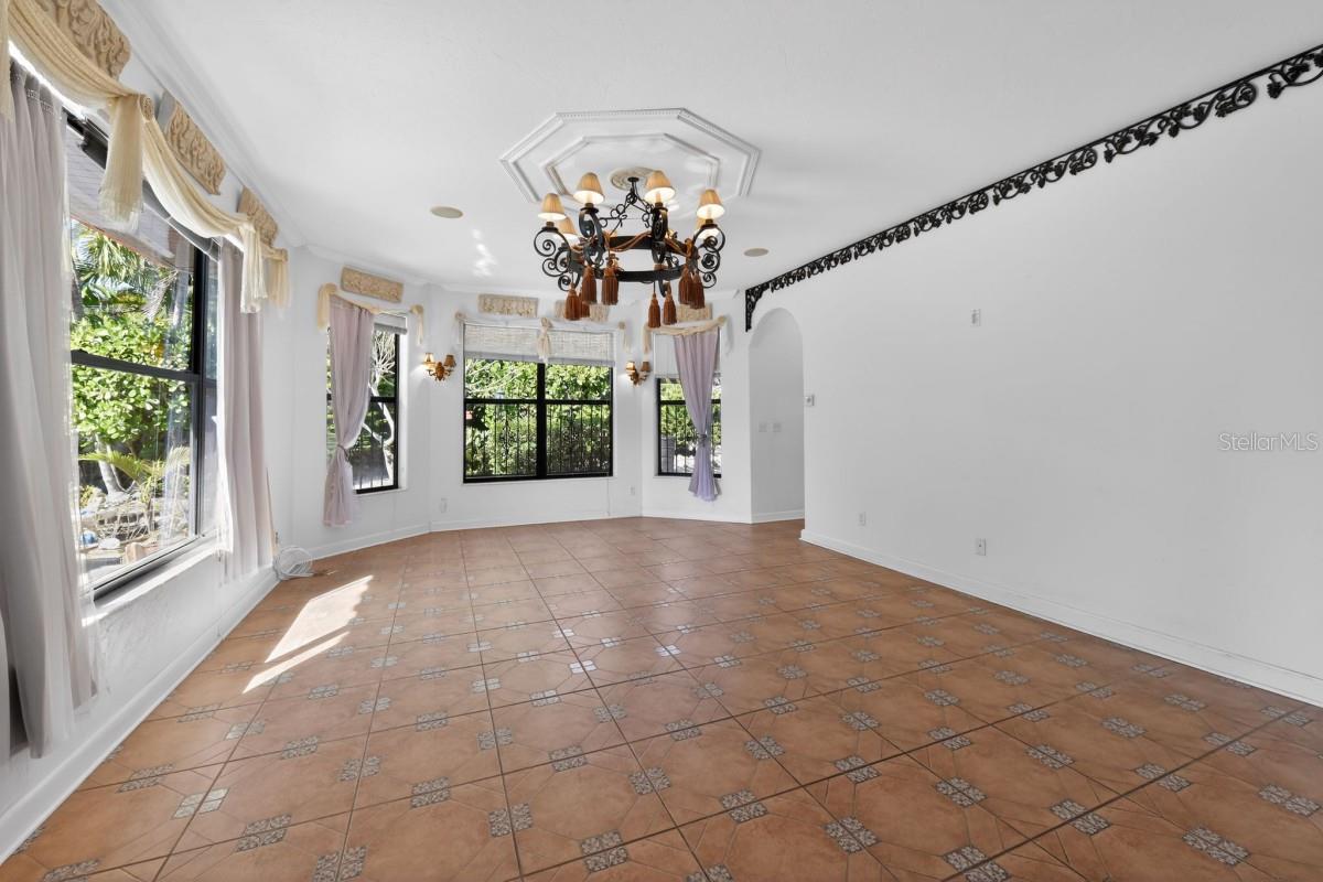 Image 29 of 49 For 328 Sorrento Street