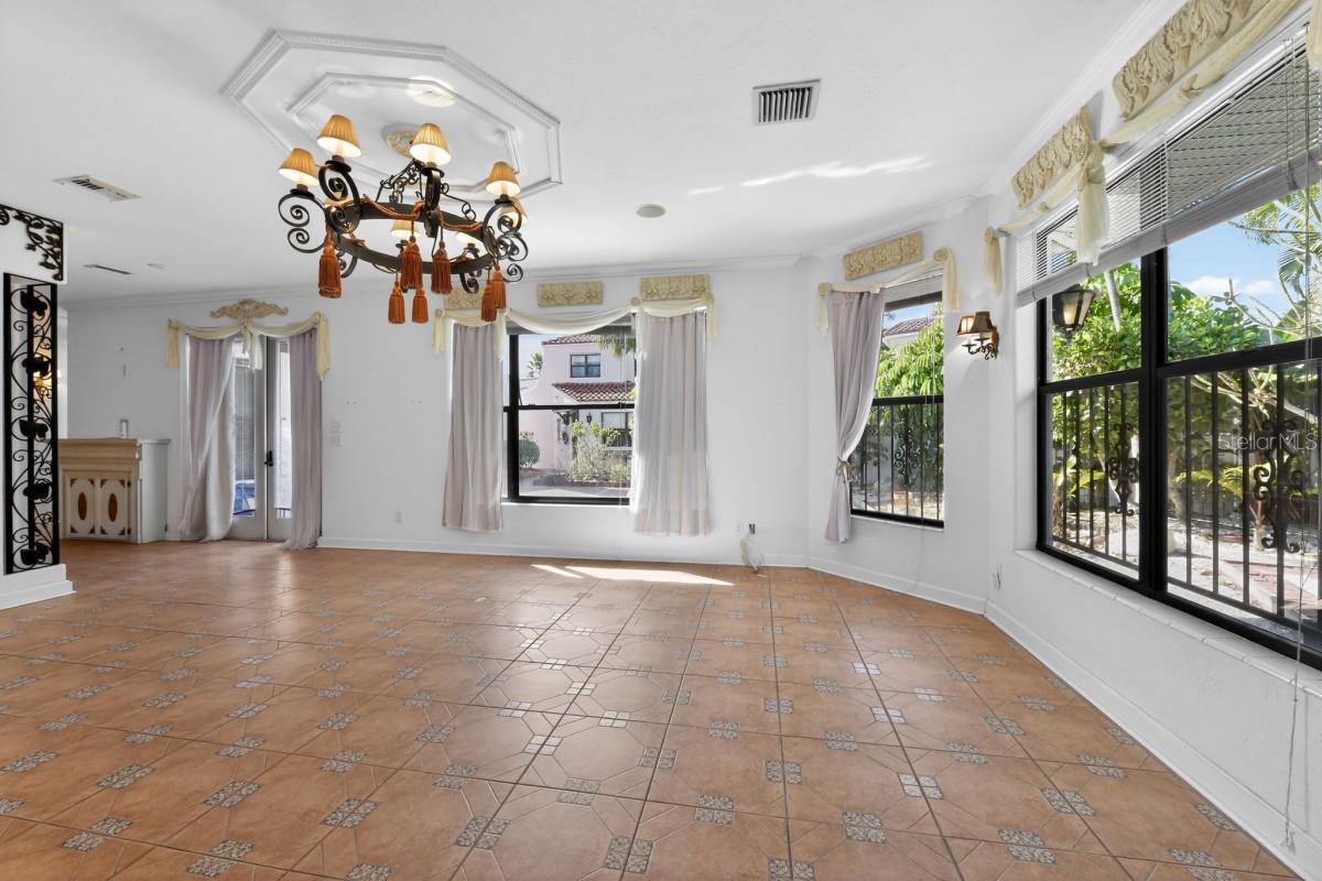 Image 30 of 49 For 328 Sorrento Street