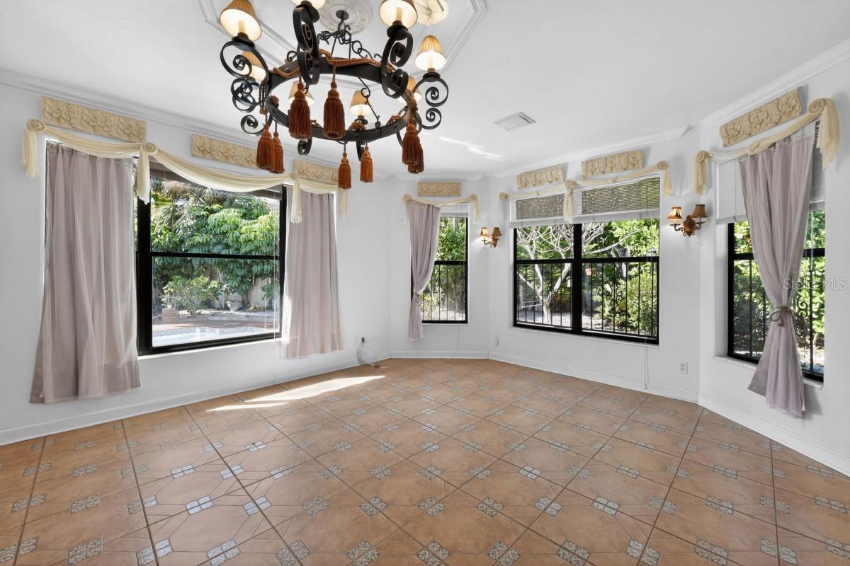 Image 31 of 49 For 328 Sorrento Street