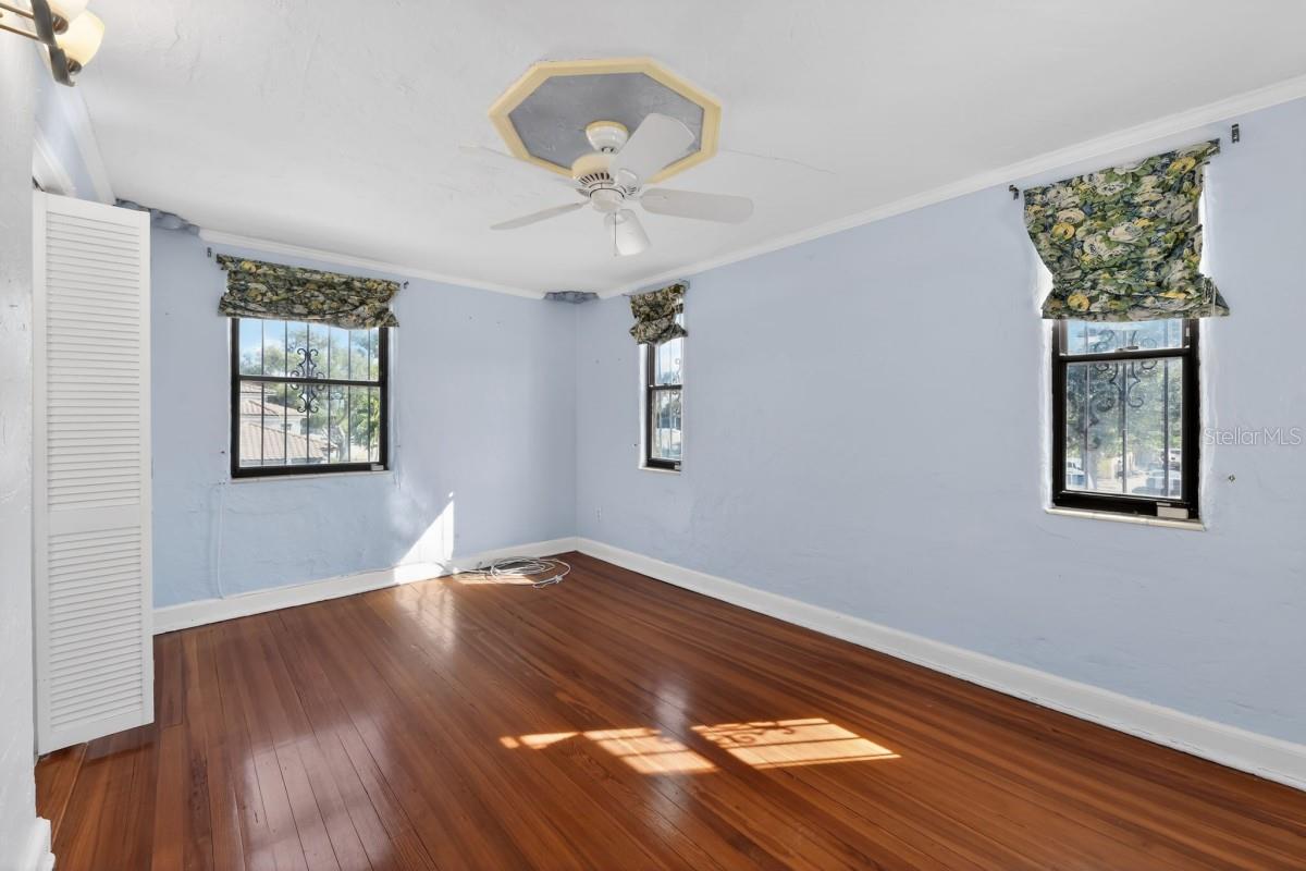 Image 34 of 49 For 328 Sorrento Street