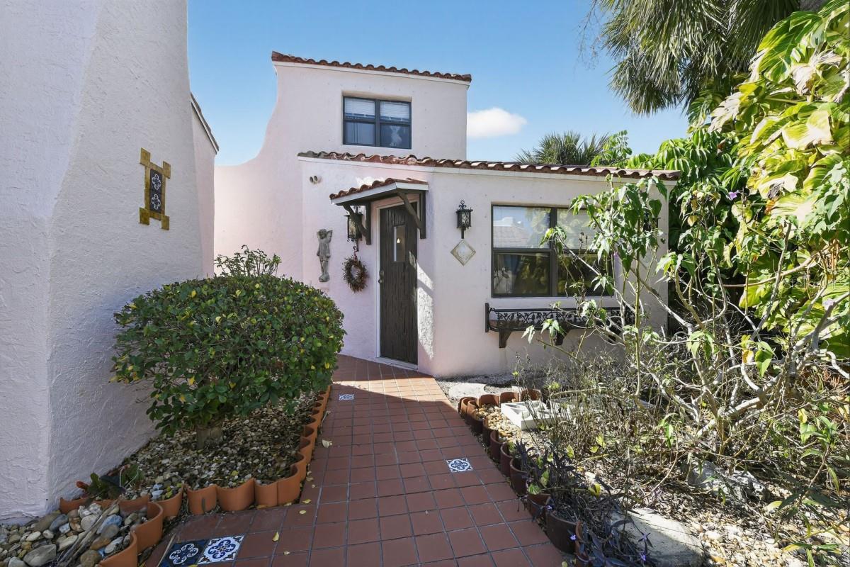 Image 38 of 49 For 328 Sorrento Street