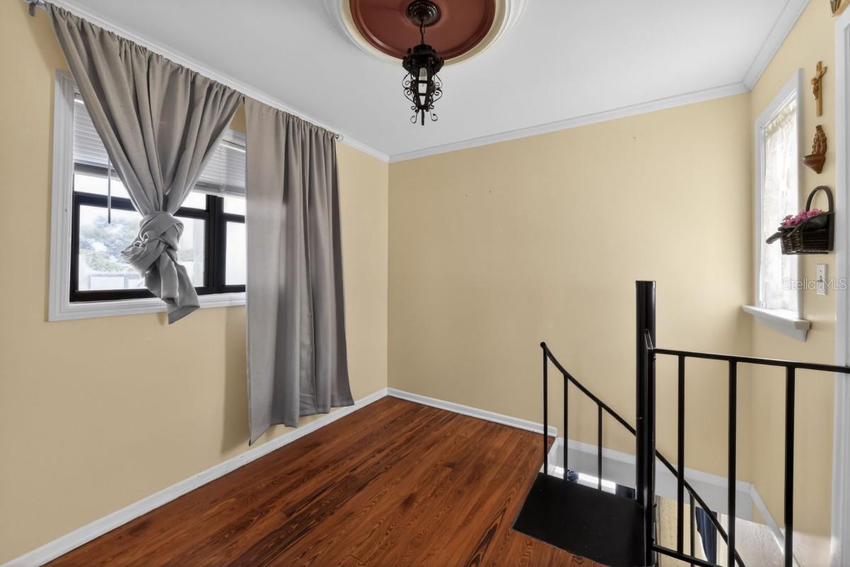 Image 43 of 49 For 328 Sorrento Street