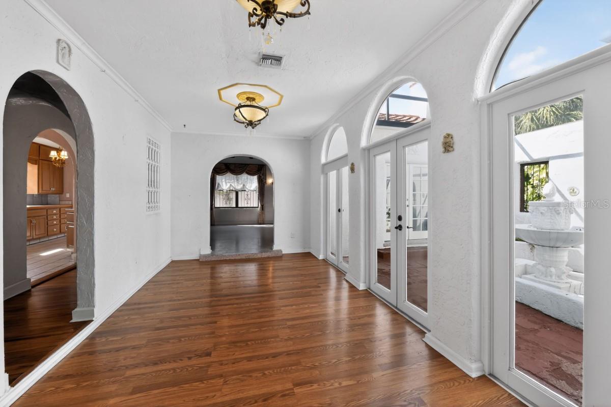 Image 7 of 49 For 328 Sorrento Street