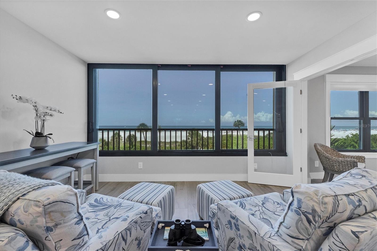 Image 10 of 51 For 5740 Midnight Pass Road 303f