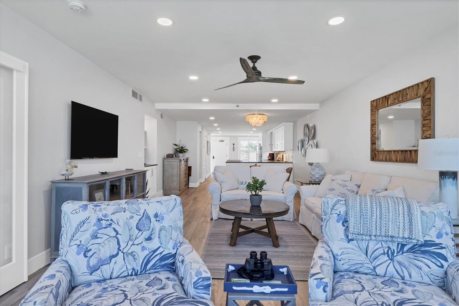 Image 11 of 51 For 5740 Midnight Pass Road 303f