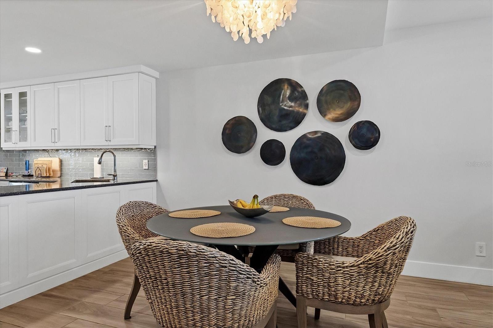 Image 14 of 51 For 5740 Midnight Pass Road 303f