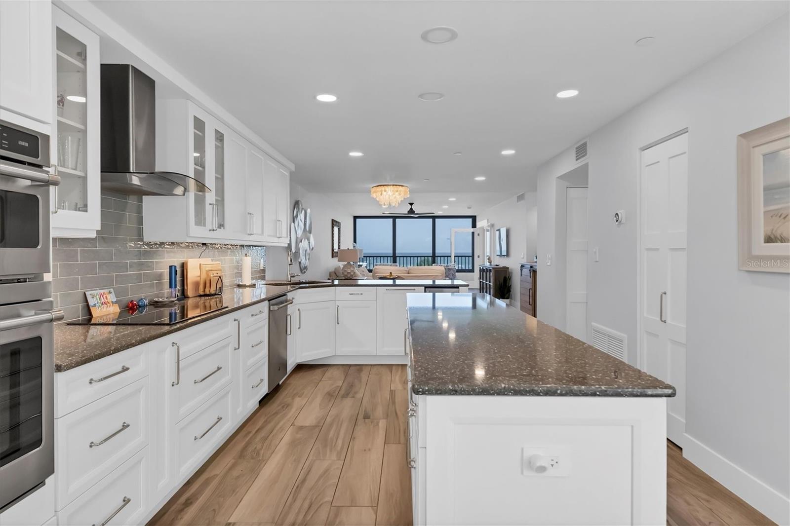 Image 15 of 51 For 5740 Midnight Pass Road 303f