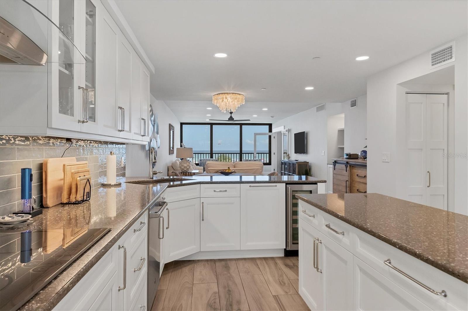 Image 16 of 51 For 5740 Midnight Pass Road 303f